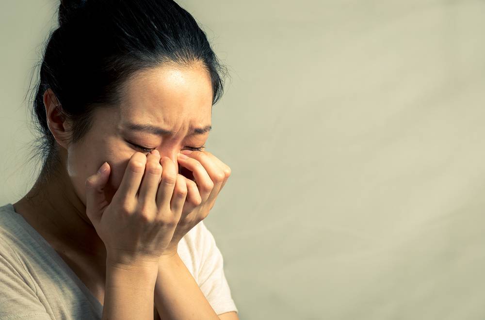 一個人在哭